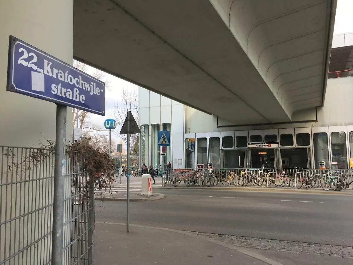Zentrumnah Direkt An Ubahn Bei Un-Vic Und Am Badestrand Vienna Apartment